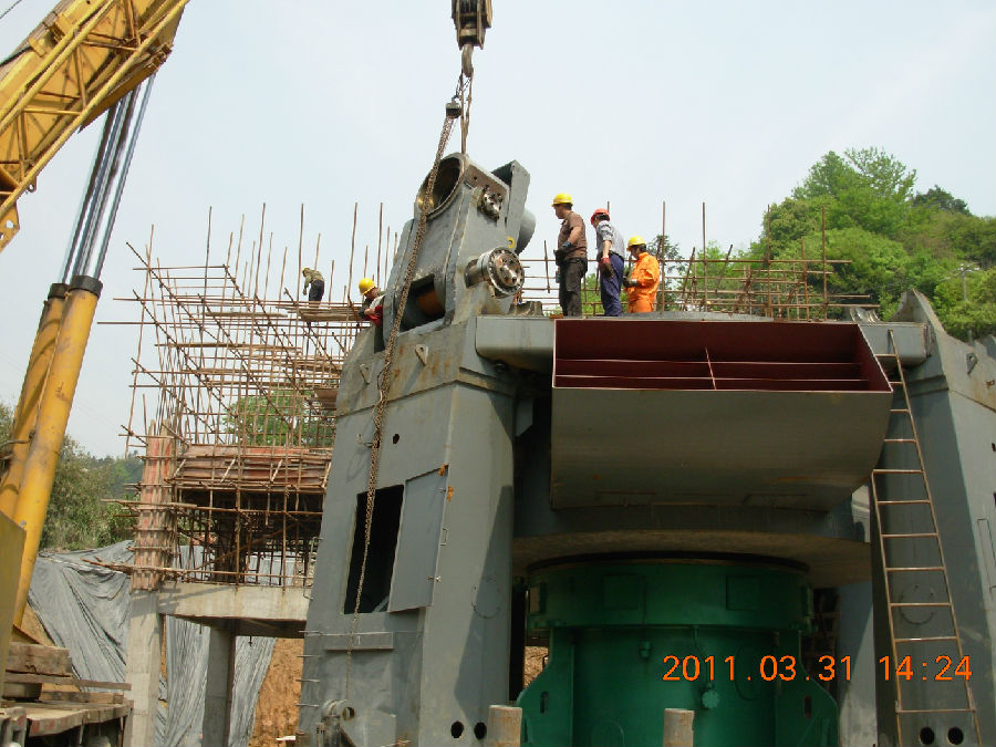 立磨机安装现场
